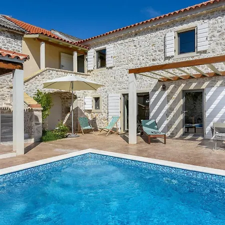 Dvori , Villa Nin