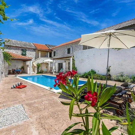 Villa Dvori ,
