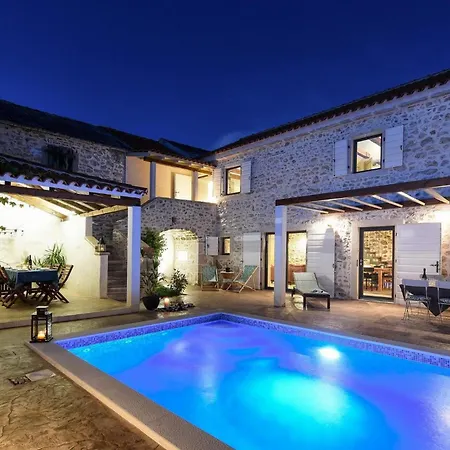Dvori , Villa Nin