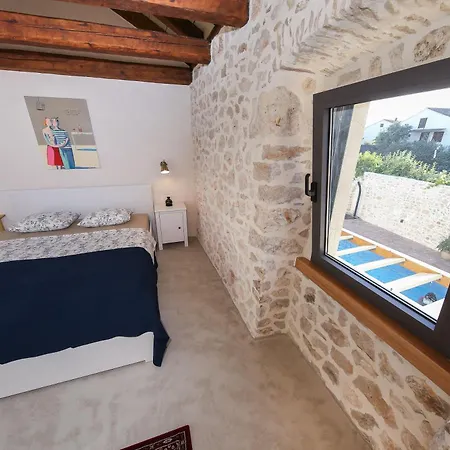 Villa Dvori , *