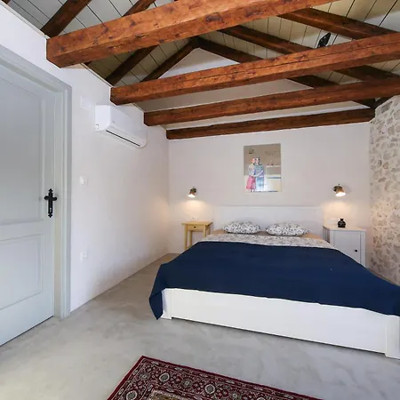 Dvori , Villa *